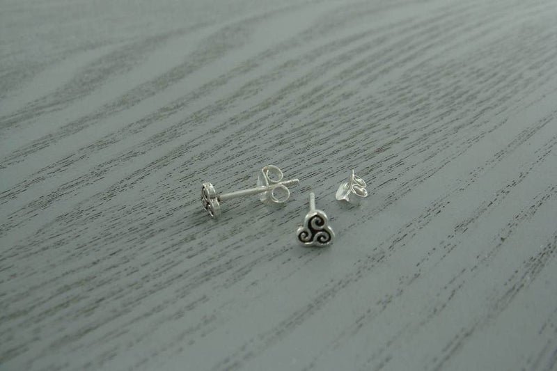 Studs | Celtic Triskelion1 Knot | unisex | 925 Sterling Silver #639 Carousel 2