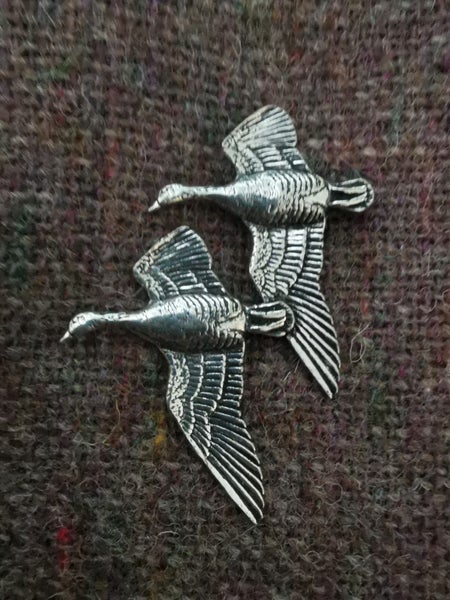 Pair of Ducks Hand cast English Pewter pin Carousel 1