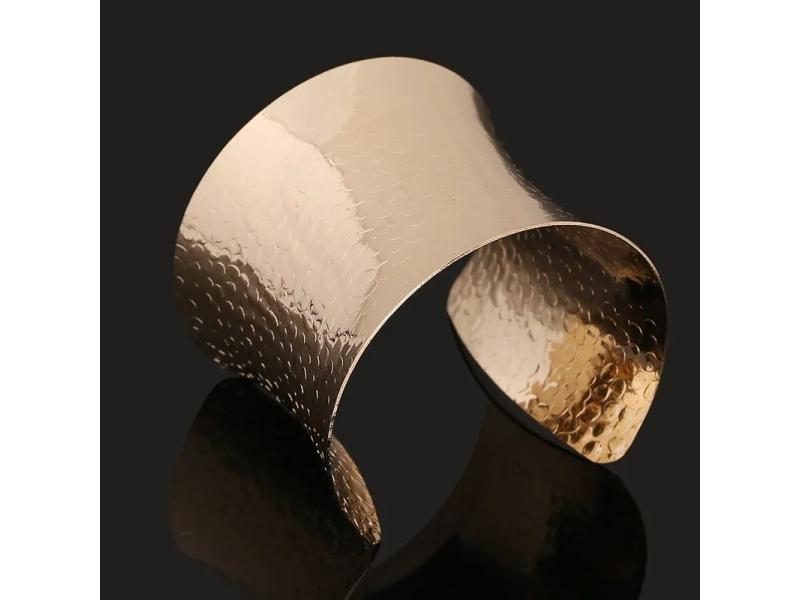 Cuff Bracelet Carousel 1