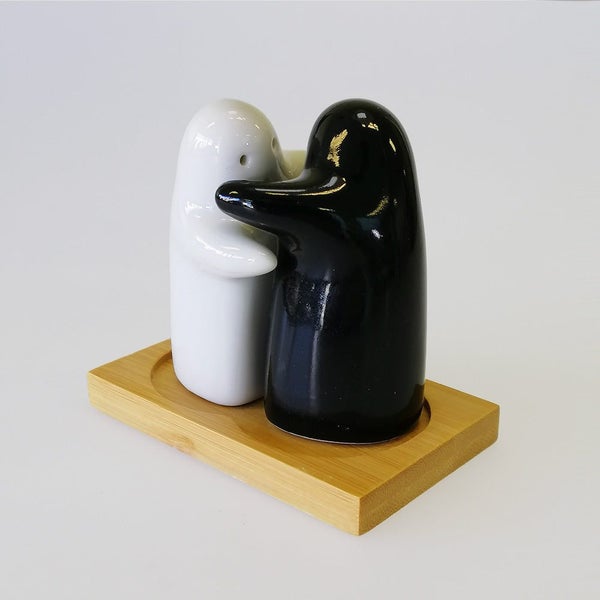 B&W 'Hug' - Salt & Pepper Set Carousel 1