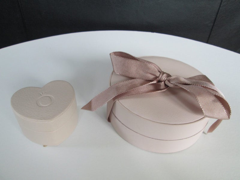 GENUINE PANDORA ROUND LEATHER BRACELET & HEART BEAD BOXES Carousel 2