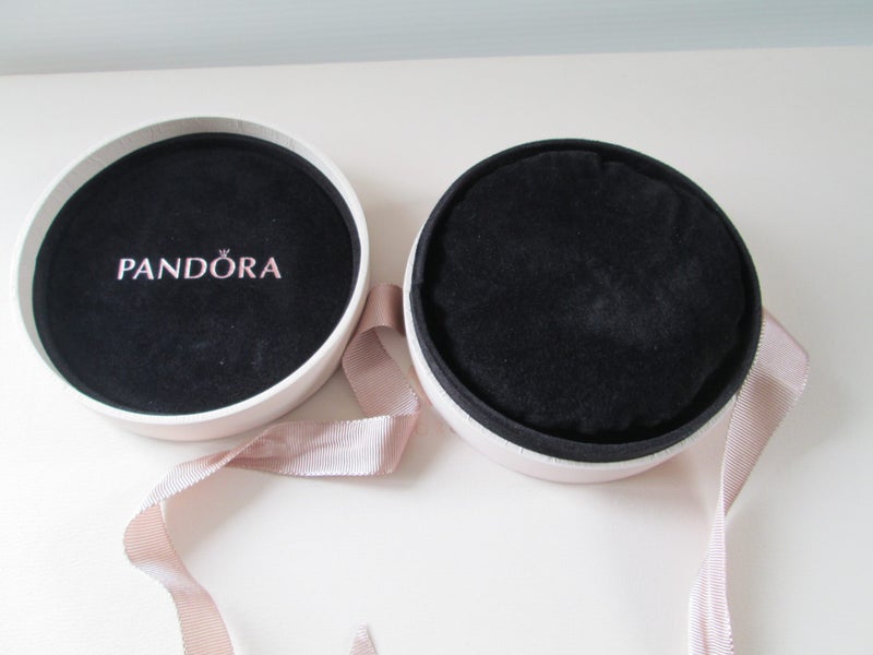 GENUINE PANDORA ROUND LEATHER BRACELET & HEART BEAD BOXES Carousel 6