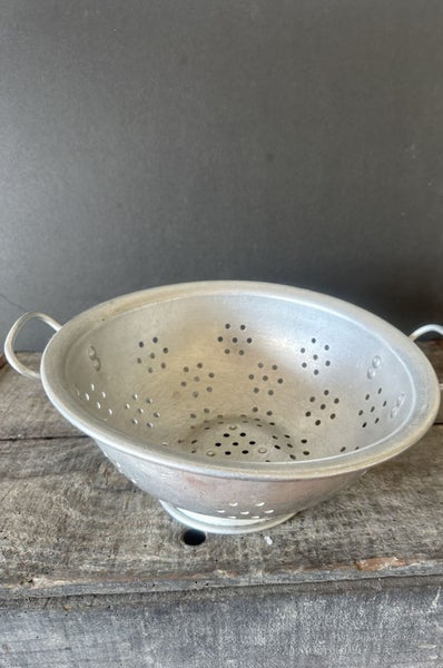 Vintage Rustic Kitchen Colander Carousel 2