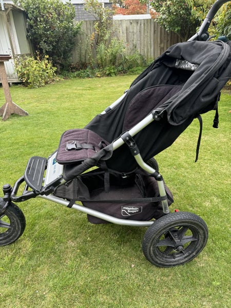 Mountain buggy urban elite +bassinet Carousel 2
