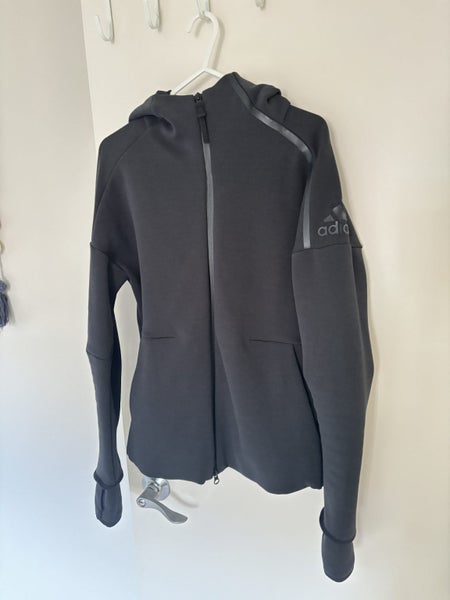 ********Adidas jacket in black almost new***** Carousel 1