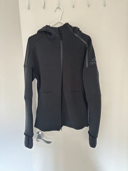 ********Adidas jacket in black almost new***** Carousel 6