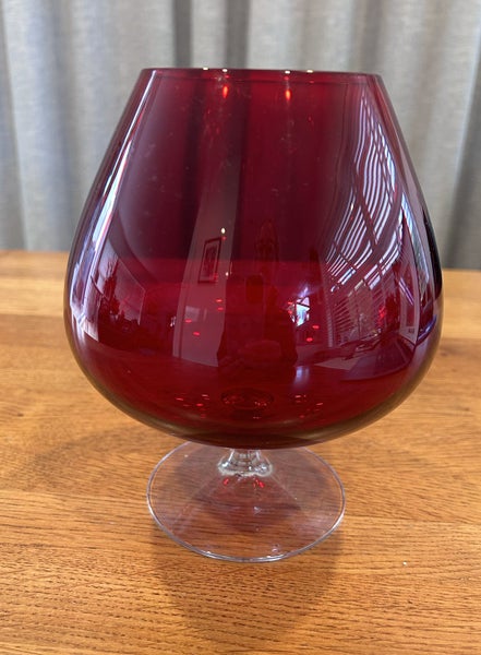 Retro/Vintage 1970s Ruby Red Glass Vase Carousel 1