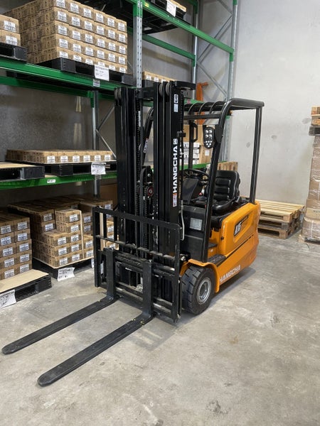 Near New Hangcha CPDS18-AC6 Three Wheel Electric Forklift Carousel 1