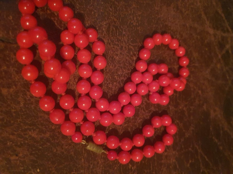 Vintage Coral? Bead Necklace Carousel 2