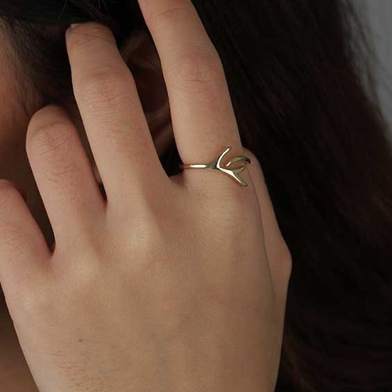 18K Gold Modern Ring with adjustable sizing "Velvet" Carousel 2