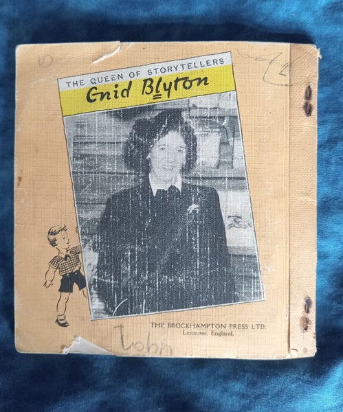 HERE COME THE TWINS - ENID BLYTON LITTLE BOOK - 1953 Carousel 5