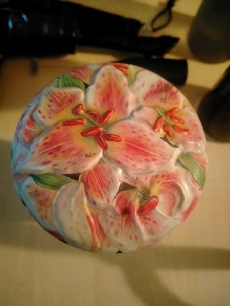 Oriental Lilly flower Tin Carousel 2