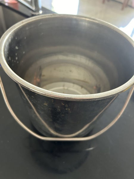 Pets water bucket Carousel 1