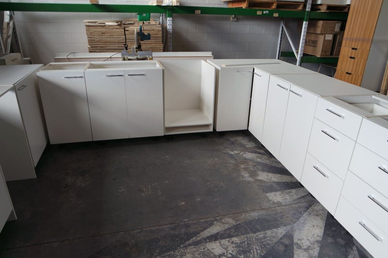 Ex Demo Superior plywood throughout Kitchen starter Carousel 1