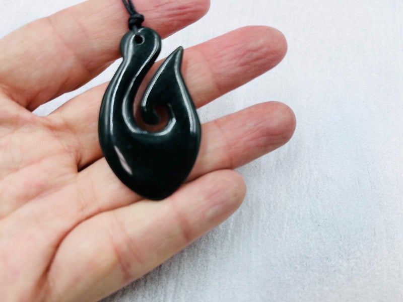 Greenstone Nephrite Jade Maori Hei Matau Fish Hook 46mm E064 Carousel 1