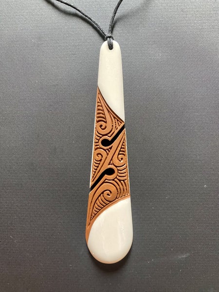 XLARGE ENGRAVED KORU BONE DROP PENDANT Carousel 2