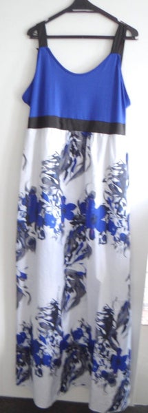 CUTE BLUE AND WHITE FLORAL LONG DRESS - SIZE 4XL Carousel 1