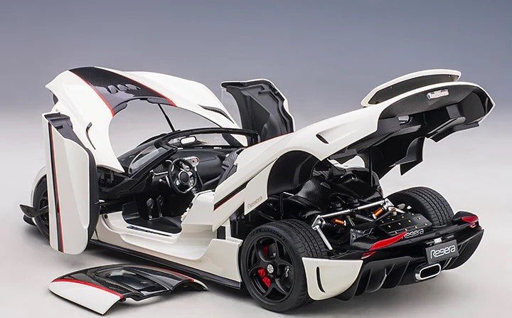 AUTOart 79027 1/18 Koenigsegg Regera White Carousel 3