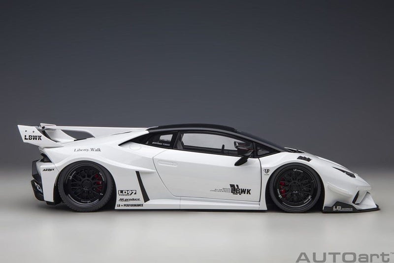 AUTOart 79125 1/18 LB-Walk Huracan GT White Carousel 1