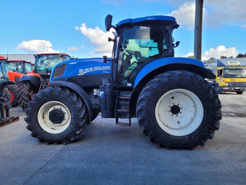 2012 New Holland T7.200 AC Carousel 2