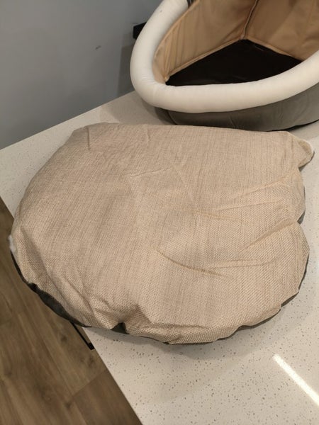 Cat Igloo M Carousel 4