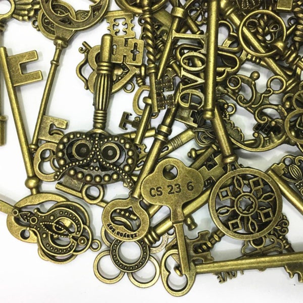 69 PCS Vintage Bronze Key Collection Steampunk Gear Carousel 3