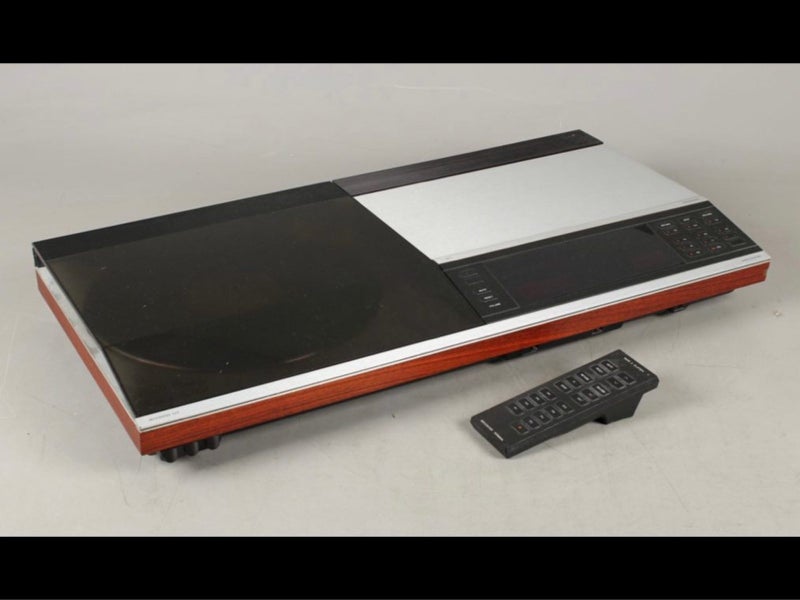 The Vintage Bang & Olufsen - BeoCenter 7007 System & B&O Original Remote Carousel 19
