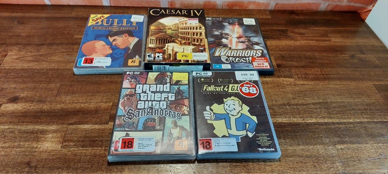5X PC GAME LOT Carousel 1
