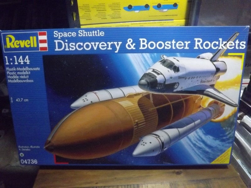 Revell 1/144 Space Shuttle Discovery & Booster Rockets Carousel 1