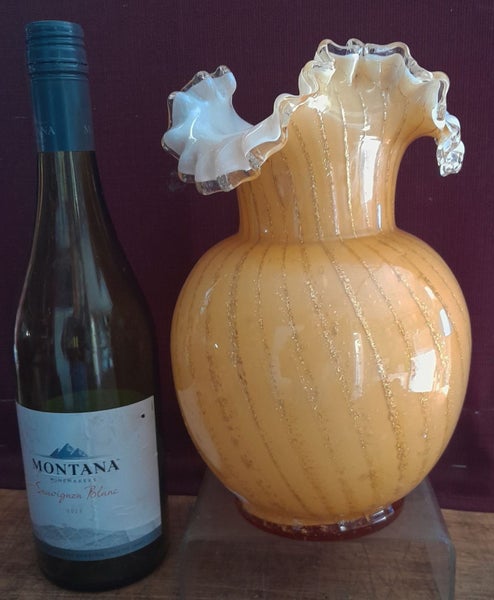 ART GLASS VASE ..HAND MADE, FRILLY TOP LARGE. Carousel 1