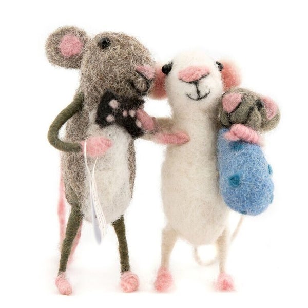 Mummy and Daddy carrying a Baby boy mouse Carousel 2