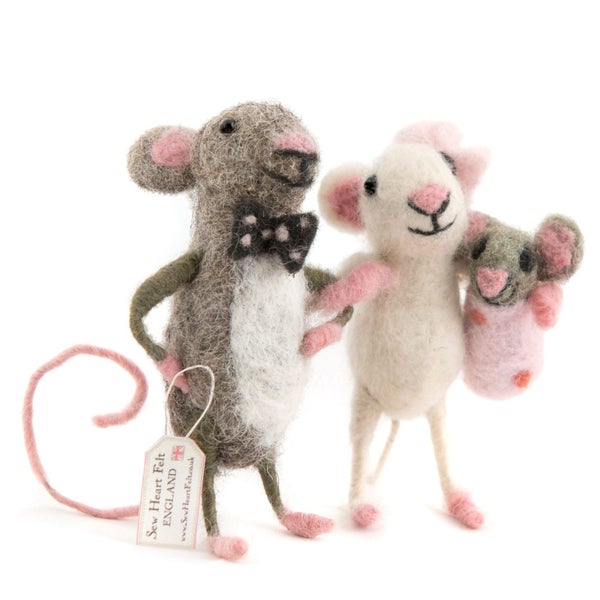 Mummy and Daddy mouse carrying a baby Girl Mouse Carousel 1