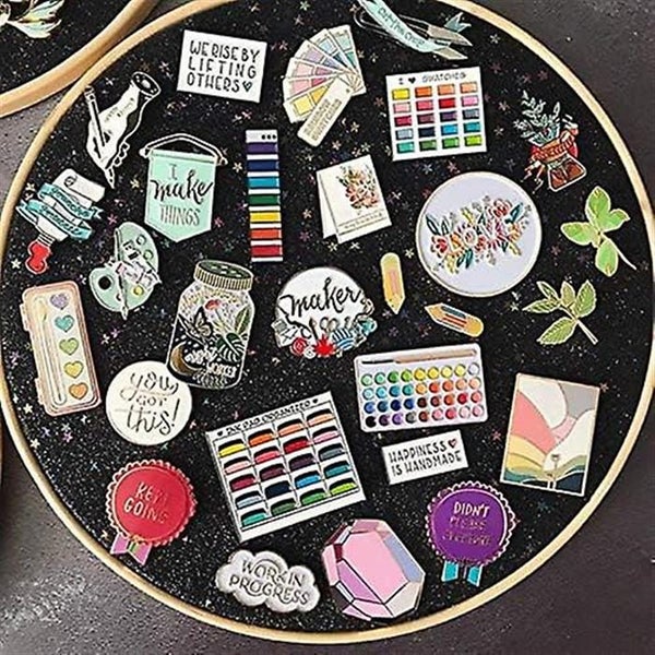 blackbrooch Hanging Wall Display Storage Jewelry Holder Enamel Earrings Neck Carousel 1