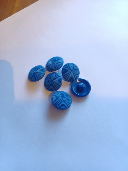 Buttons, Blue swirl (#8) Carousel 1