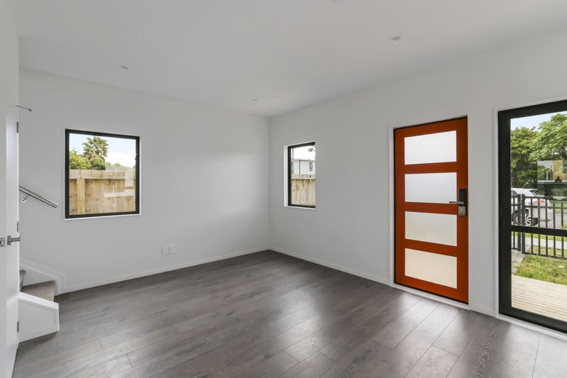 12mm Caribbean Oak $35/m2 incl gst & underlay - Laminate Flooring Carousel 1