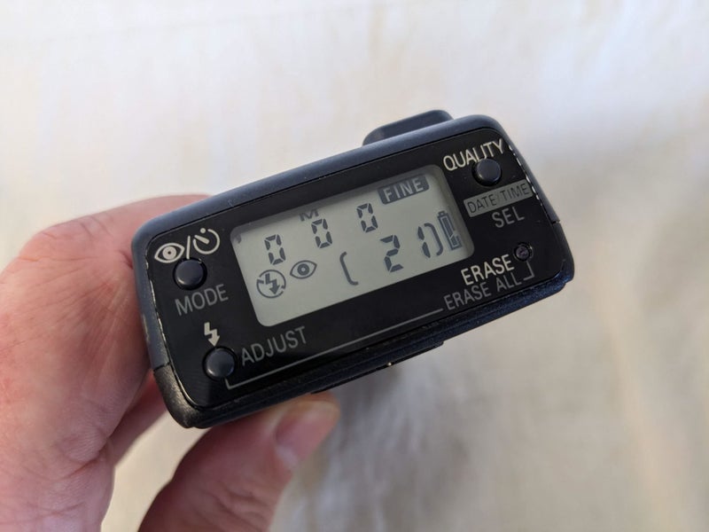 **** NIKON COOLPIX E100 - SUPER RARE - COLLECTORS ITEM **** Carousel 2