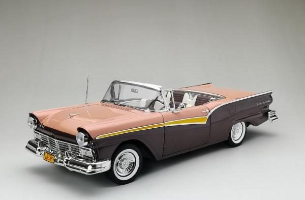 SunStar 1/18 Ford Fairlane 500 Skyliner Silver Mocha/Coral Sand **NEW IN BOX** Carousel 2
