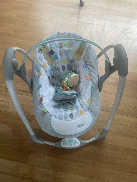 Taggies swing n go portable baby swing seat Carousel 1