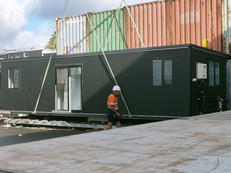 container home-36sqm Self-contained kitchen/bathroom Carousel 2