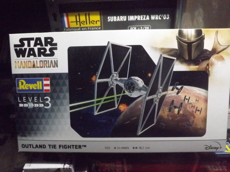 Revell Star Wars Mandalorian 1/65 Outland Tie Fighter Carousel 1