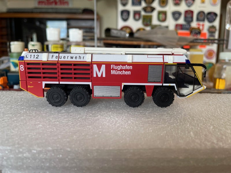 Herpa Ziegler 8x8 Airport Crash Fire Truck with Elevating Monitor HO Scale Carousel 2
