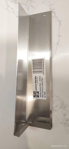 James Hardie Linea® 180mm 90 Deg Aluminium External Corner Soaker Carousel 2