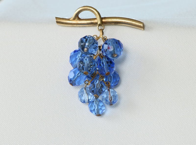 Antique Rolled Gold Austrian Crystal Bunch of Hanging Grapes Brooch Carousel 4