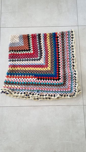 CROTCHED WOOL RUG - SEE LAST PIC FOR CUTE INSPO ! Carousel 1