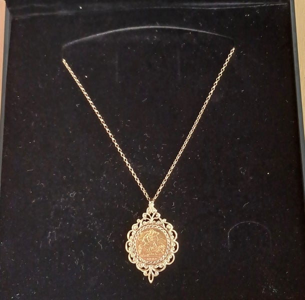 Half Sovereign pendant with chain: New Carousel 3
