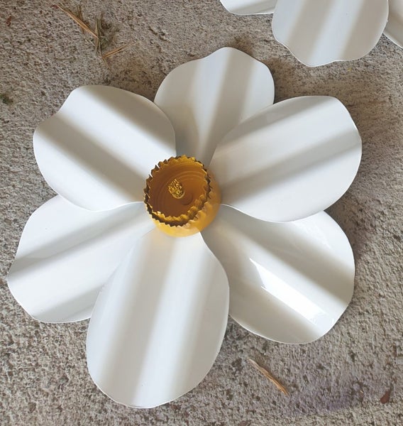 Corrugated Iron Daisy Carousel 2