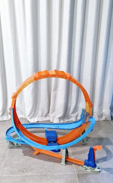 HOT WHEELS LOOP TRACK Carousel 2