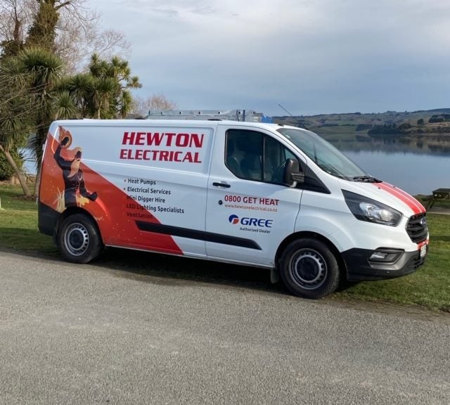 Fujitsu 8.0kw floor mount heatpump and installation Carousel 2