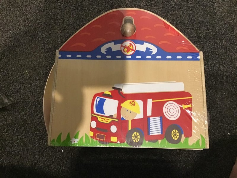 WOODEN FIRE STATION CARRY CASE SET Carousel 2
