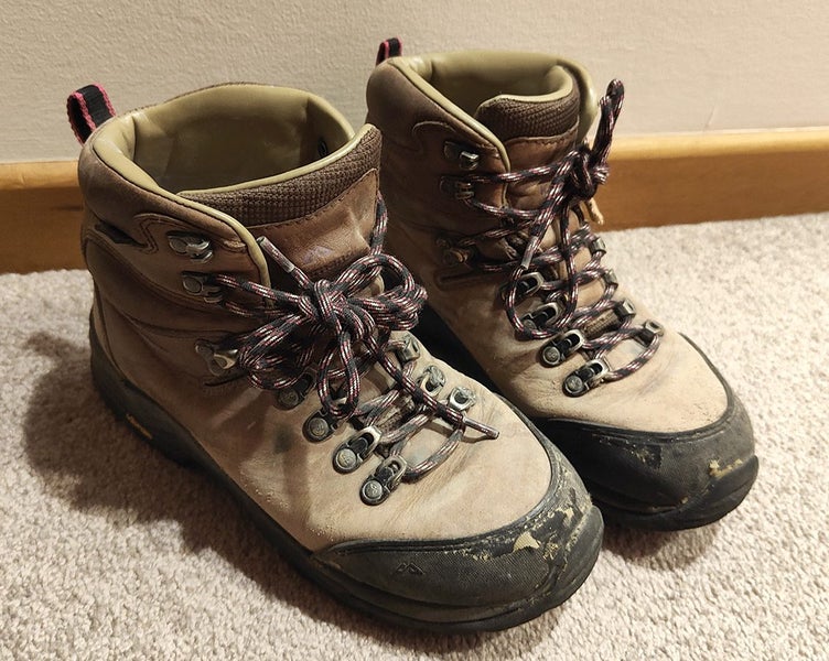 Kathmandu Leather Tramping boots Carousel 1